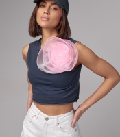 Трикотажний топ із об'ємною квіткою