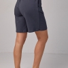 Женские трикотажные шорты с вышивкой  LX-10569822