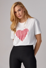 Женская футболка с полосатым сердца
