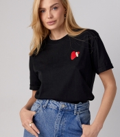 Трикотажна футболка з вишитим серцем