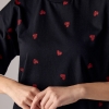 Женская футболка украшена сердечками  LX-10574809