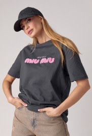 Трикотажная футболка с надписью Miu Miu