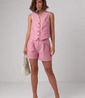 Жіночий літній костюм з шортами та жилетом у смужку
