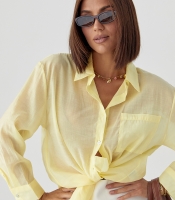 Прозора сорочка з декоративними ґудзиками на спині