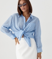 Прозора сорочка з декоративними ґудзиками на спині