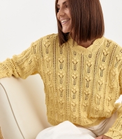 Жіночий светр з ажурної в'язки