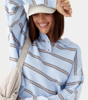 В'язаний джемпер-поло у смужку