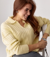 В'язаний светр-поло в широкий рубчик