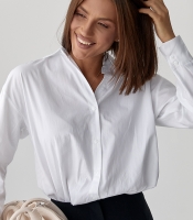 Класична однотонна сорочка з напівкруглим низом