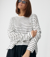 Легкий в'язаний джемпер у смужку