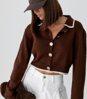 Короткий кардиган на ґудзиках із контрастною окантовкою