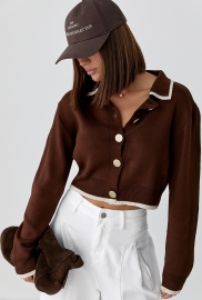 Короткий кардиган на ґудзиках із контрастною окантовкою Короткий кардиган на ґудзиках із контрастною окантовкою