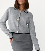 Короткий кардиган на ґудзиках із контрастною окантовкою