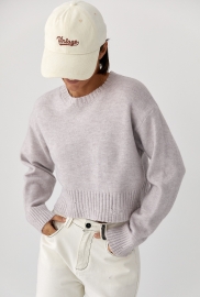 Укорочена в’язана кофта зі рваним ефектом Укорочена в’язана кофта зі рваним ефектом