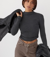 Жіноча однотонна водолазка з драпіруванням