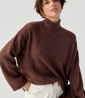 Теплий жіночий светр із широкими рукавами