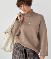 Теплий жіночий светр із широкими рукавами