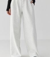 Теплі однотонні спортивні штани зі складками