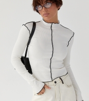 Лонгслів у рубчик з контрастними швами назовні