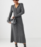 Трикотажна довга сукня на ґудзиках