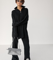 Вільний костюм в рубчик зі светром і прямими штанами