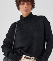 Однотонний в'язаний светр вільного фасону