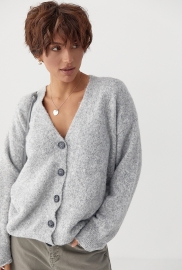 В'язаний вільний кардиган на ґудзиках В'язаний вільний кардиган на ґудзиках
