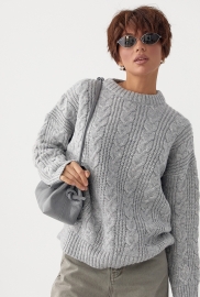 В'язана жіноча кофта в косички В'язана жіноча кофта в косички