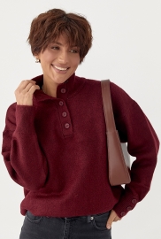 В'язаний светр з ґудзиками на горловині В'язаний светр з ґудзиками на горловині