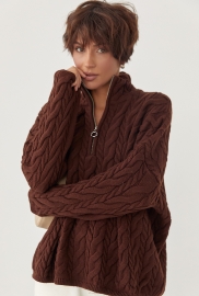 Жіночий светр із косичками Жіночий светр із косичками