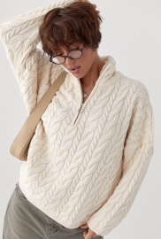 Жіночий светр із косичками Жіночий светр із косичками