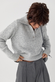 В'язана кофта-поло з ґудзиками на горловині В'язана кофта-поло з ґудзиками на горловині