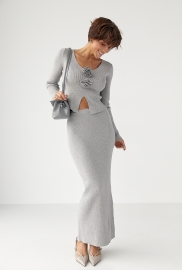 Приталений костюм в рубчик з кофти та спідниці Приталений костюм в рубчик з кофти та спідниці