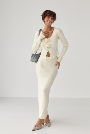 Приталений костюм в рубчик з кофти та спідниці Приталений костюм в рубчик з кофти та спідниці