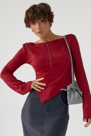 Трикотажна блуза з асиметричним низом Трикотажна блуза з асиметричним низом