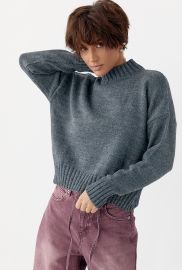 В'язаний светр з горловиною-стійкою В'язаний светр з горловиною-стійкою