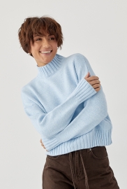 В'язаний светр з горловиною-стійкою В'язаний светр з горловиною-стійкою