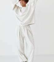 Теплий однотонний костюм зі світшотом та штанами зі складками