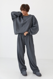 Теплий однотонний костюм зі світшотом та штанами зі складками Теплий однотонний костюм зі світшотом та штанами зі складками