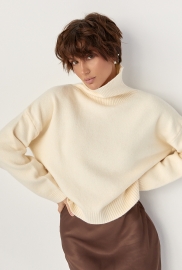 Теплий вільний гольф з розрізами внизу