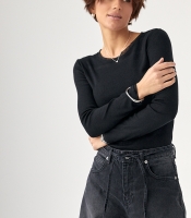 Однотонний лонгслів із сітчастою окантовкою