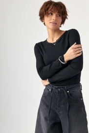 Однотонний лонгслів із сітчастою окантовкою