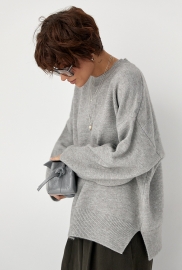 В'язана кофта оверсайз із розрізами В'язана кофта оверсайз із розрізами