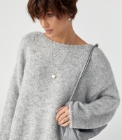 В'язаний мохеровий джемпер із широкими рукавами