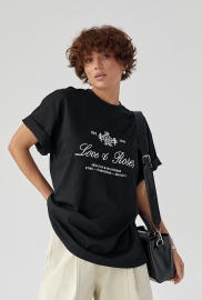 Футболка вільного фасону з вишитими написами Футболка вільного фасону з вишитими написами