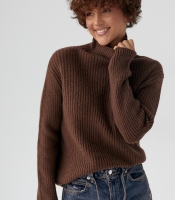 В'язаний гольф у рубчик