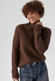 В'язаний гольф у рубчик В'язаний гольф у рубчик