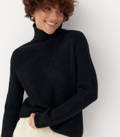 В'язаний гольф у рубчик