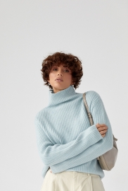 В'язаний гольф у рубчик В'язаний гольф у рубчик