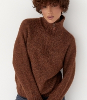 Теплий в'язаний светр